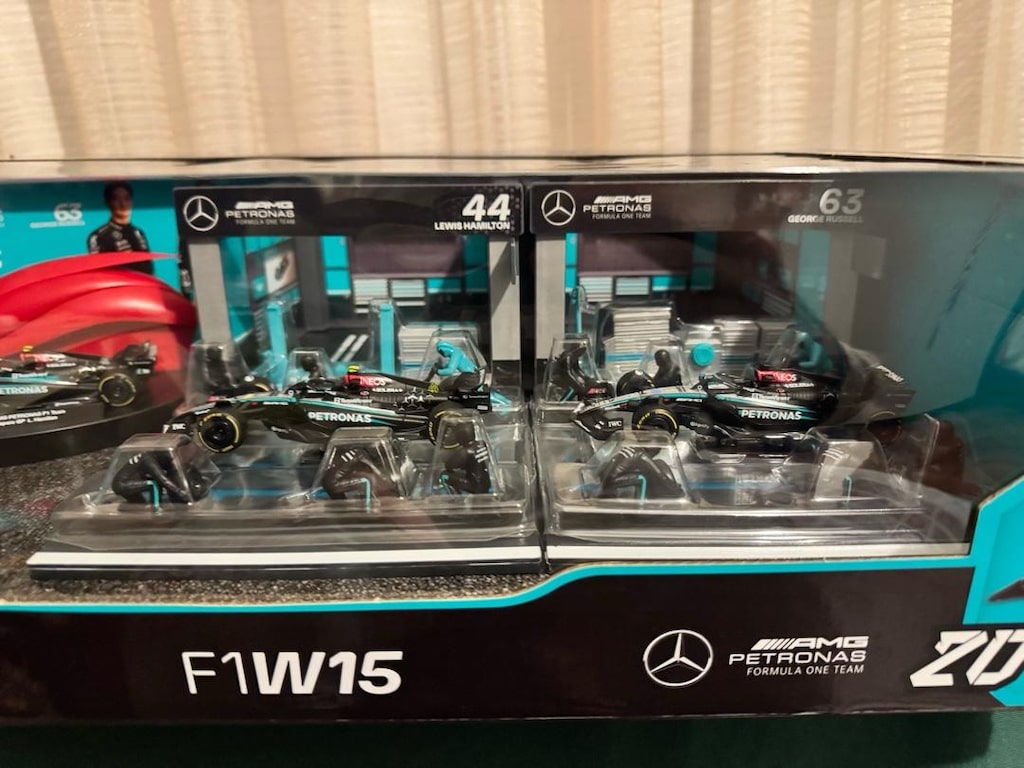 Mercedes Burago 1:43 F1 Yarış ve Pit Ekibi Diecast Seti - 2