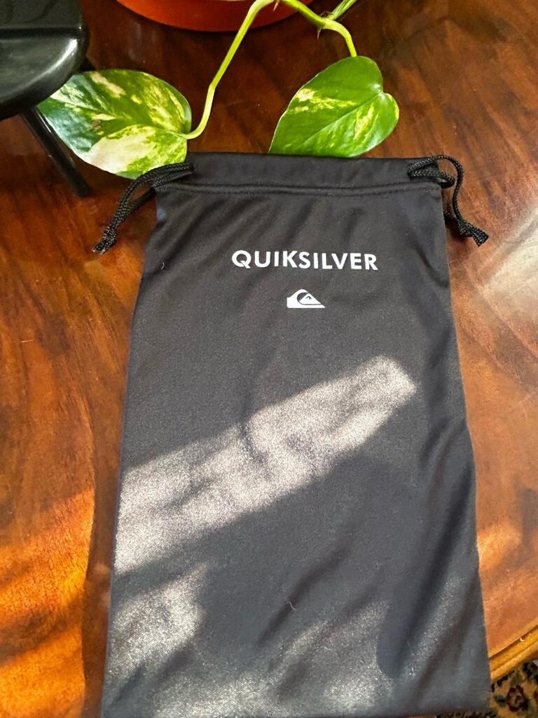 Quiksilver gözlük kılıfı - 2