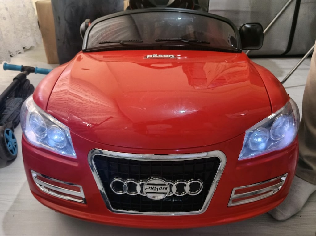 12 Volt Kumandalı Bluetoothlu Akülü Araba
