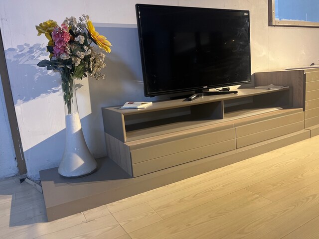 Tv ünitesi teşhir ürünü