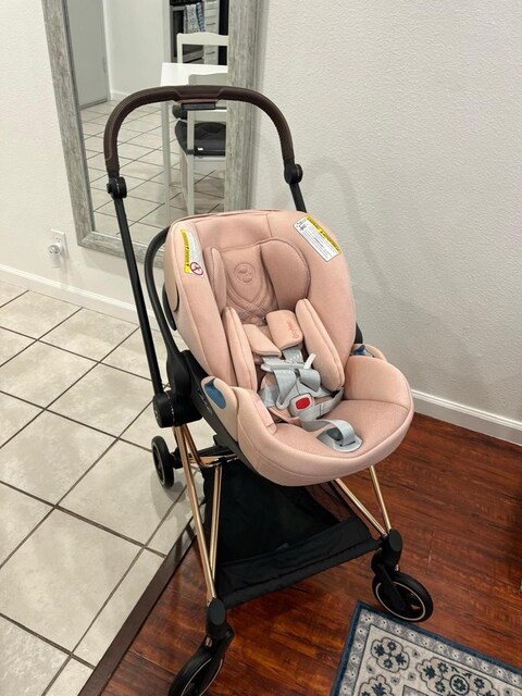 Cybex pembe renk ana kucağı ve bazası