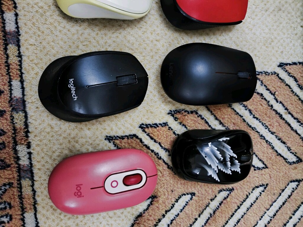 çeşitli Logitech klavyeler - 2