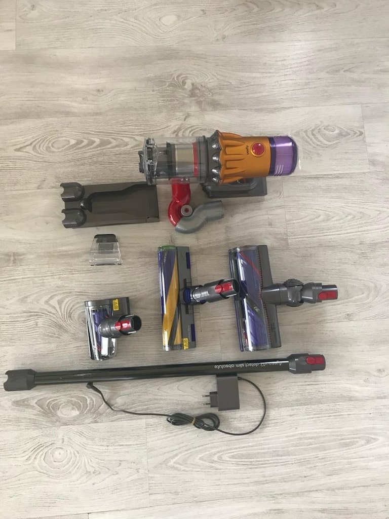 Dyson V12