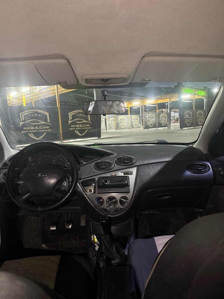 Ford Focus 1.4 - 10