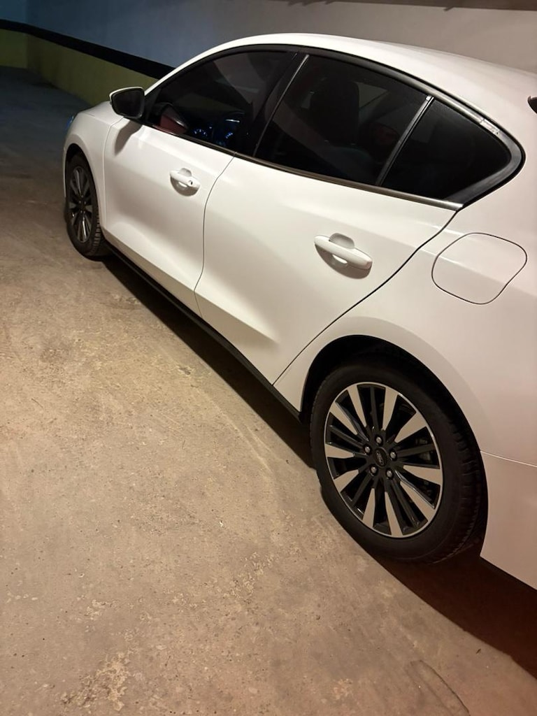 Beyaz Ford - 2