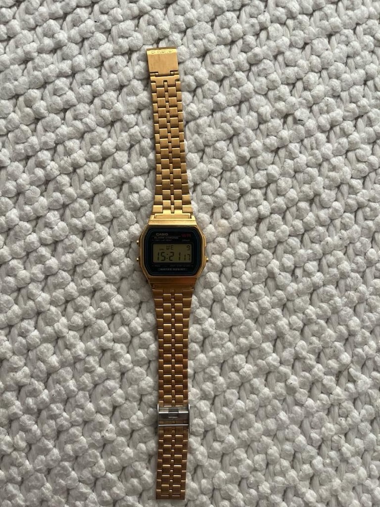 Casio retro saat