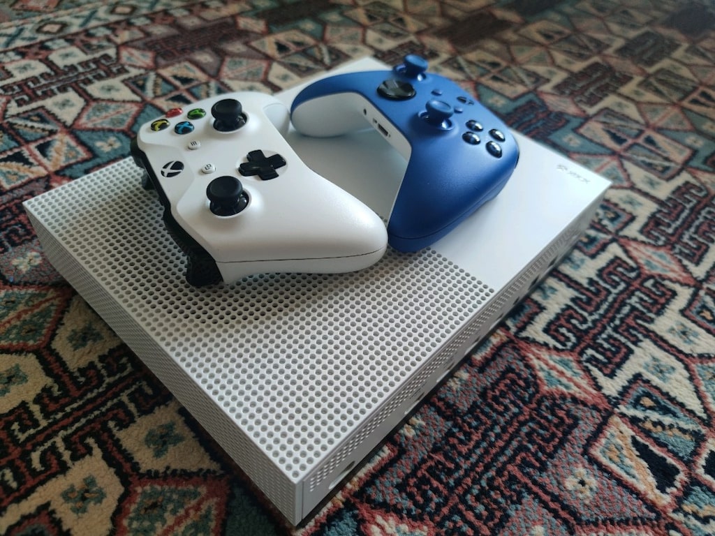 Xbox One S All-Digital 1 TB + Çift Kollu (Mavi & Beyaz)