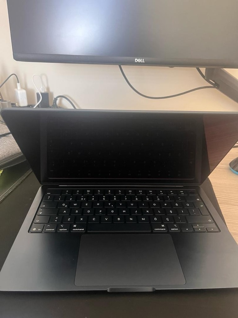 MacBook M4 16GB256SSD - 2