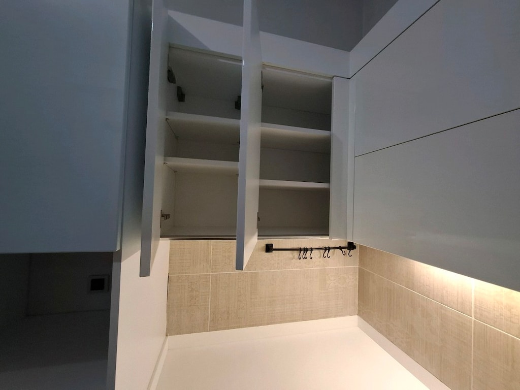 İki banyo dolap takımı ve mutfak dolabı set - 14