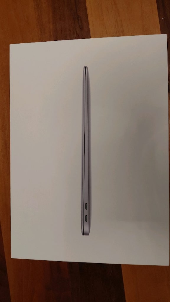MacBook Air M1 laptop - 11