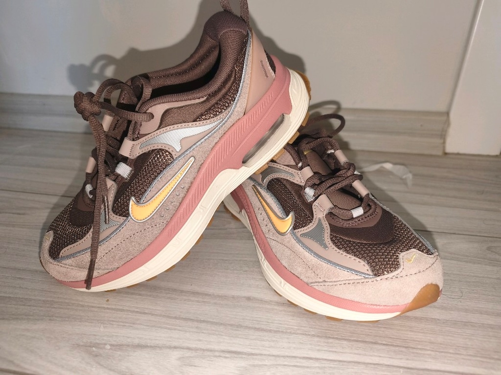 Sıfır Orijinal Nike Air Max Bliss Plum Eclipse (36 Numara / 22.5 CM)