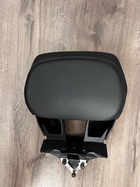 sissy bar , kask