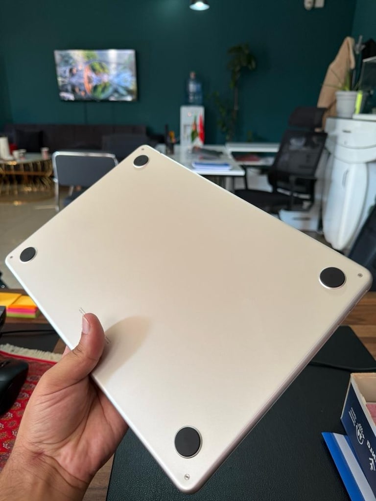 MacBook Air m3 - 6