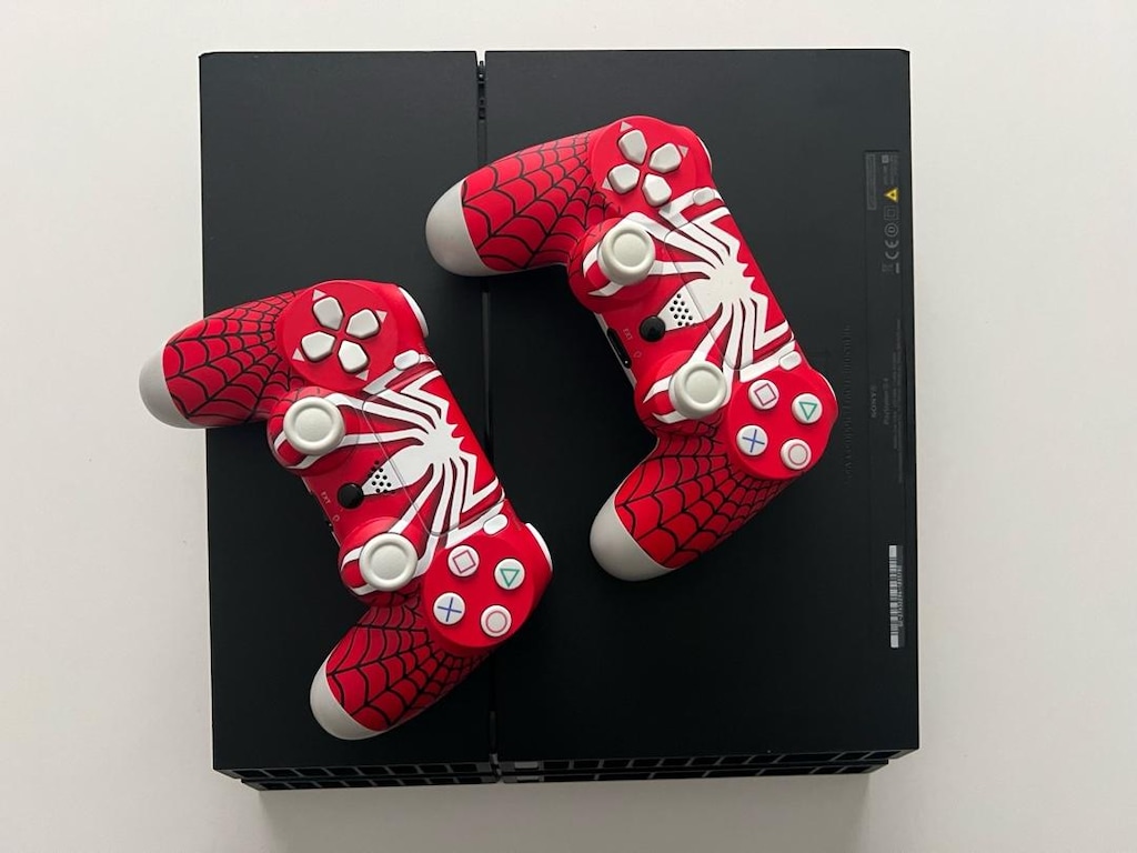 Temiz PS4 Fat Kasa + 2 Adet Özel Spider-Man Tasarım Kol