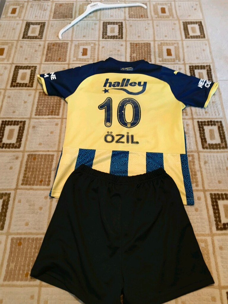 Orjinal mesut Özil forması - 2