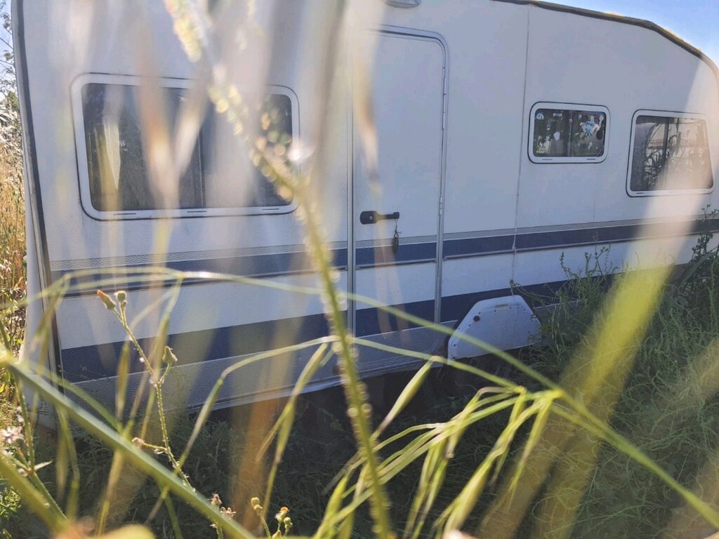 kamp yerinde kullanıma hazır dayalı döşeli karavan avantajlı - 3