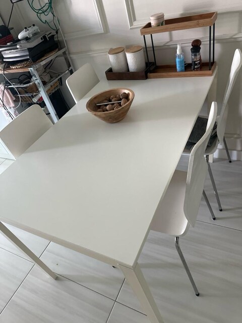 ikea masa ve 4 adet sandalye