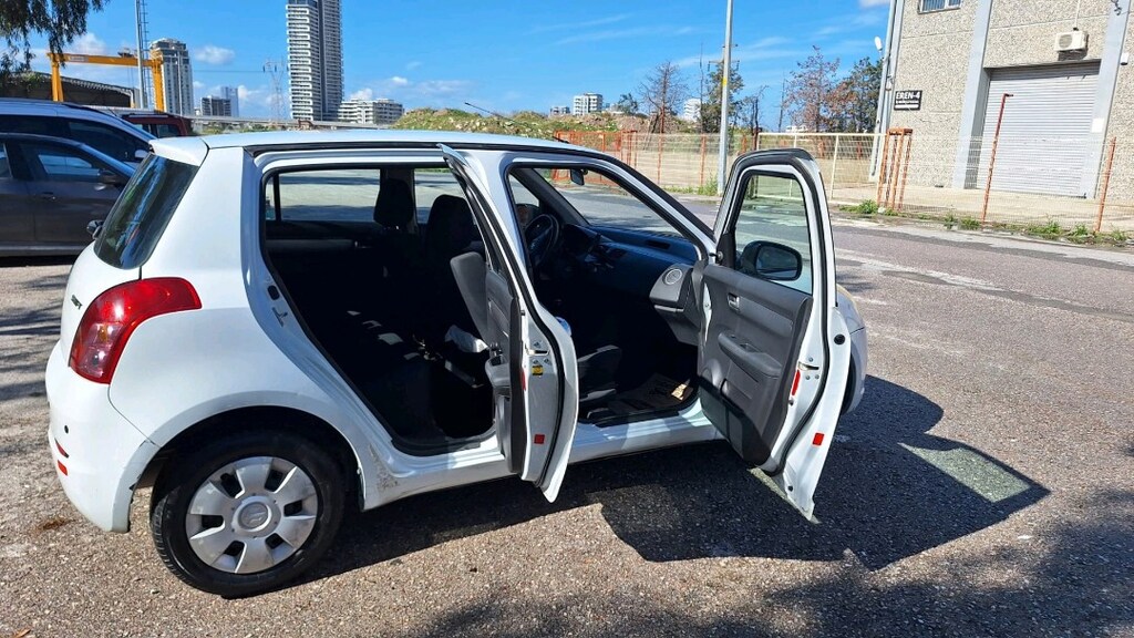 Suzuki Swift 1.3 ddis - 8