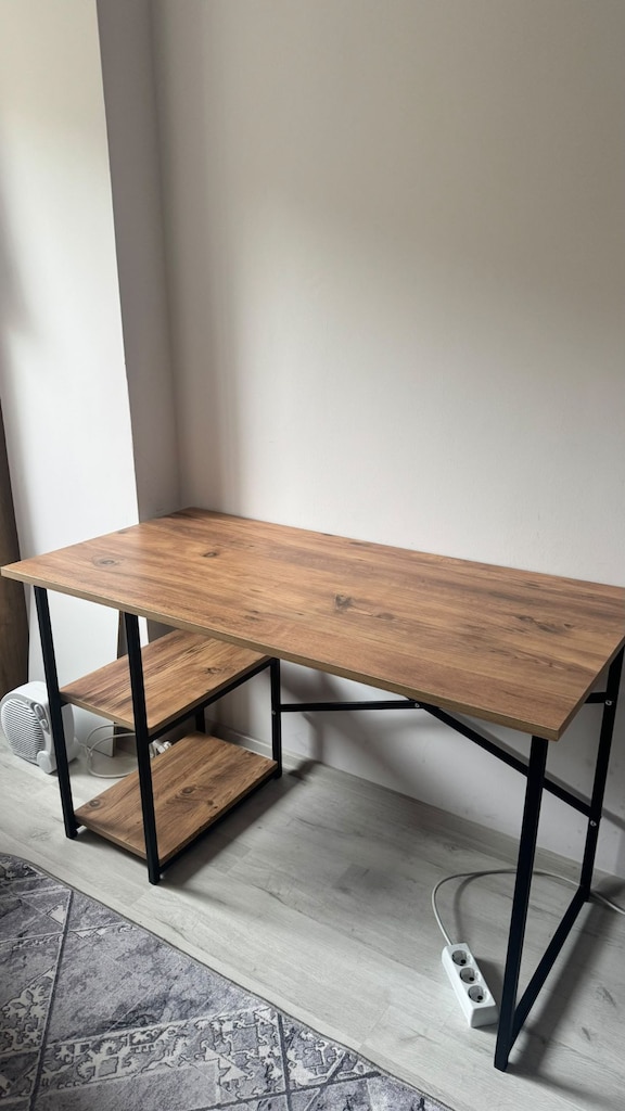 Şık ve Temiz Metal Ayaklı Çalışma Masası – Geniş Tabla + 2 Raflı - 7