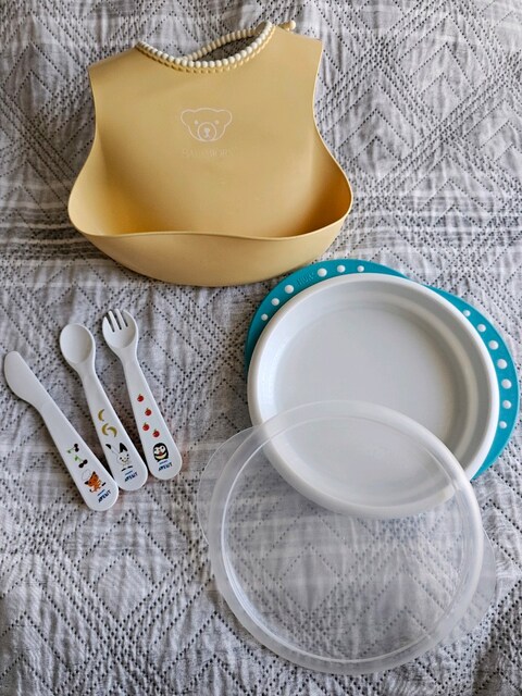 babybjörn mama önlüğü, avent çatal bıçak kaşık, nuk kapaklı tabaklı