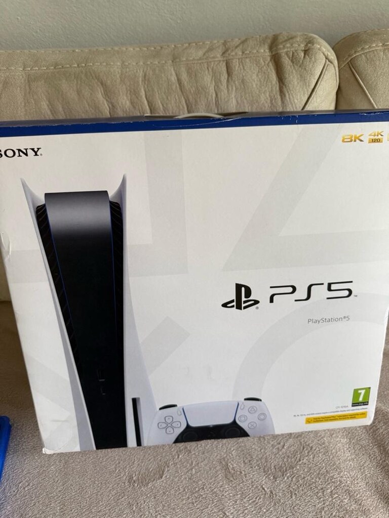 Playstation 5 + 2 Kol ve Şarj İstas, 10 PS4 Oyunu ve Logitech Kulaklık - 5