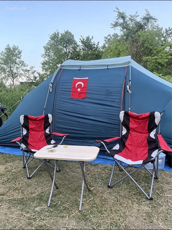 4 kişilik çadır ve şişme yataklar