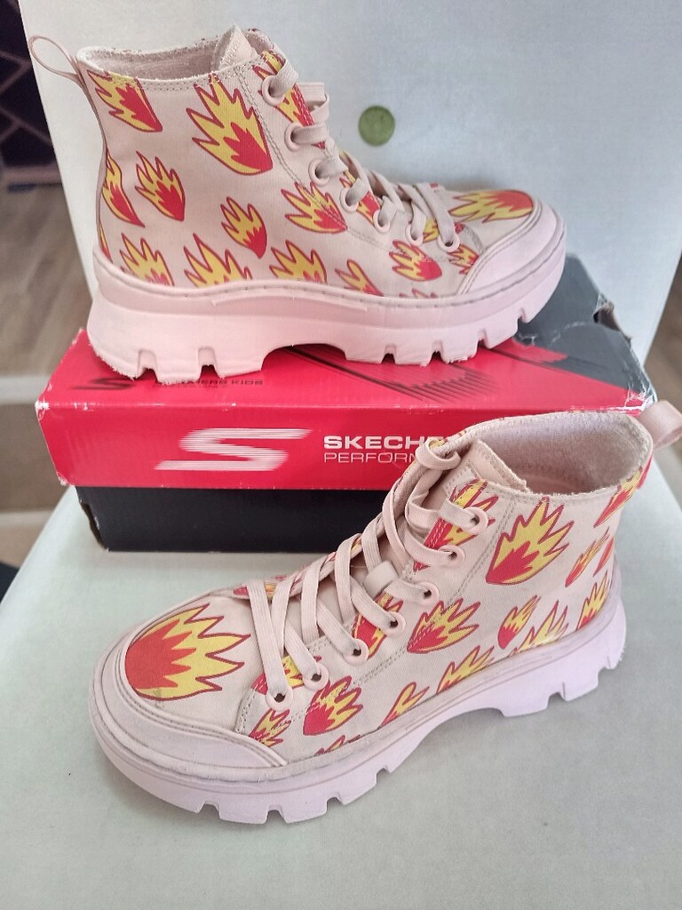 Skecchrs Surge Orjinal sıfır gibi üründür.Denemek için 1 kez giyilmis - 2
