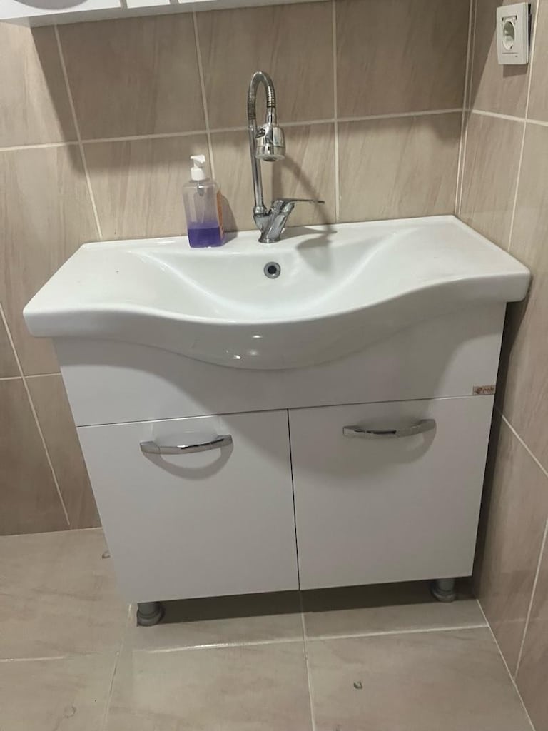 Banyo dolabı banyo lavabosu ve musluk - 2