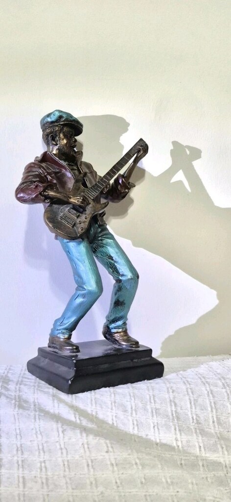Gitar çalan adam biblo - 3