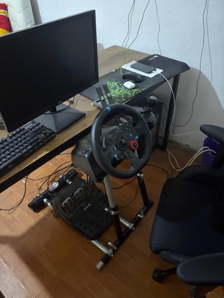 Logitech G29 direksiyon seti ve standı