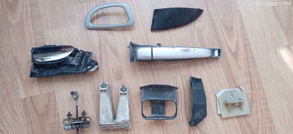PEUGEOT 307 SAĞ ÖN VE ARKA KAPI PARÇALARI - 9