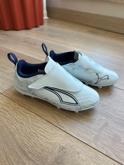Puma çocuk halı saha futbol ayakkabısı/ krampon EU 30