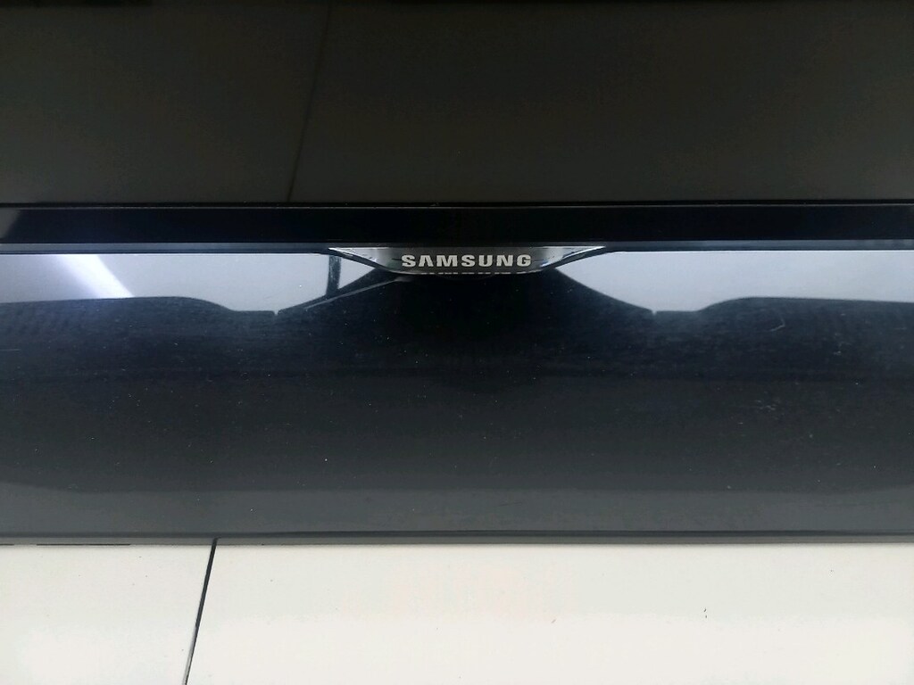 SAMSUNG 32 INC TV - 2
