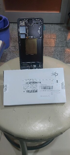 Samsung Galaxy S24 Orjinal Sıfır Siyah Renk Orta Kasa