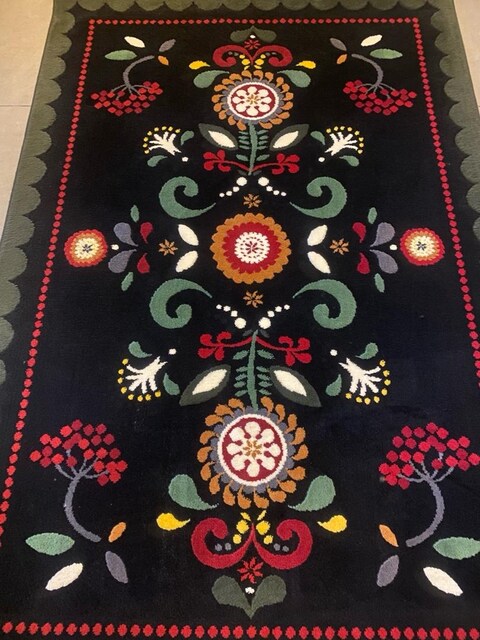 Çiçek desenli halı