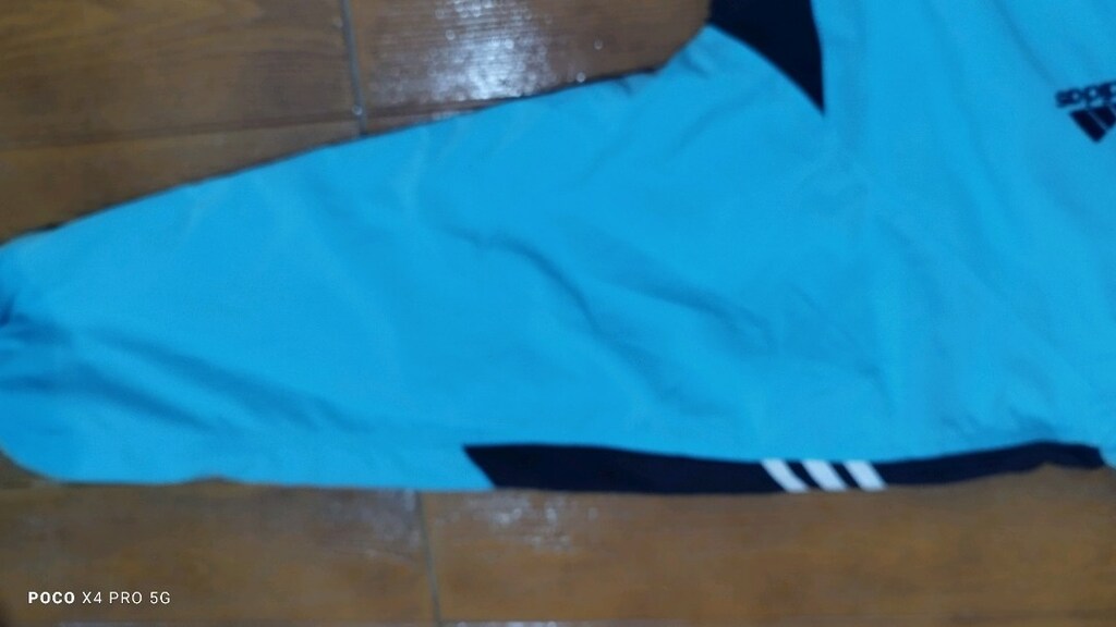 #Adidas spor mont.Nokta siyahlık iki tane..Kolları geniştir. - 6