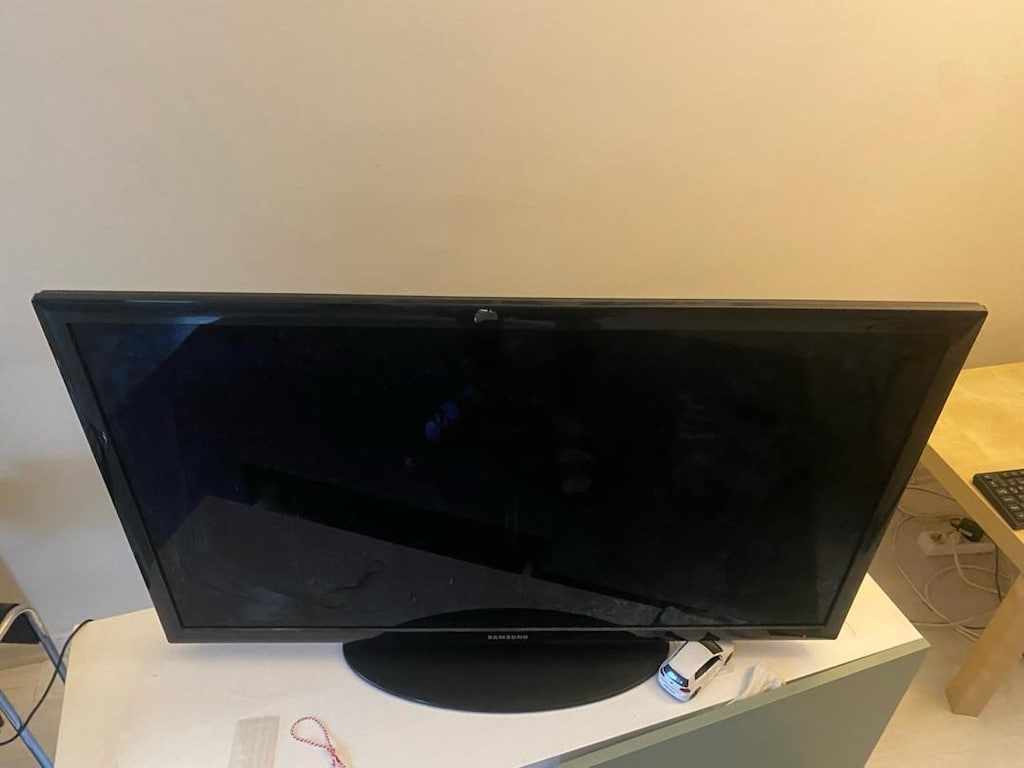 Mezuniyet Sebebiyle Satılık / Tertemiz Samsung 102 Ekran LED TV - 3