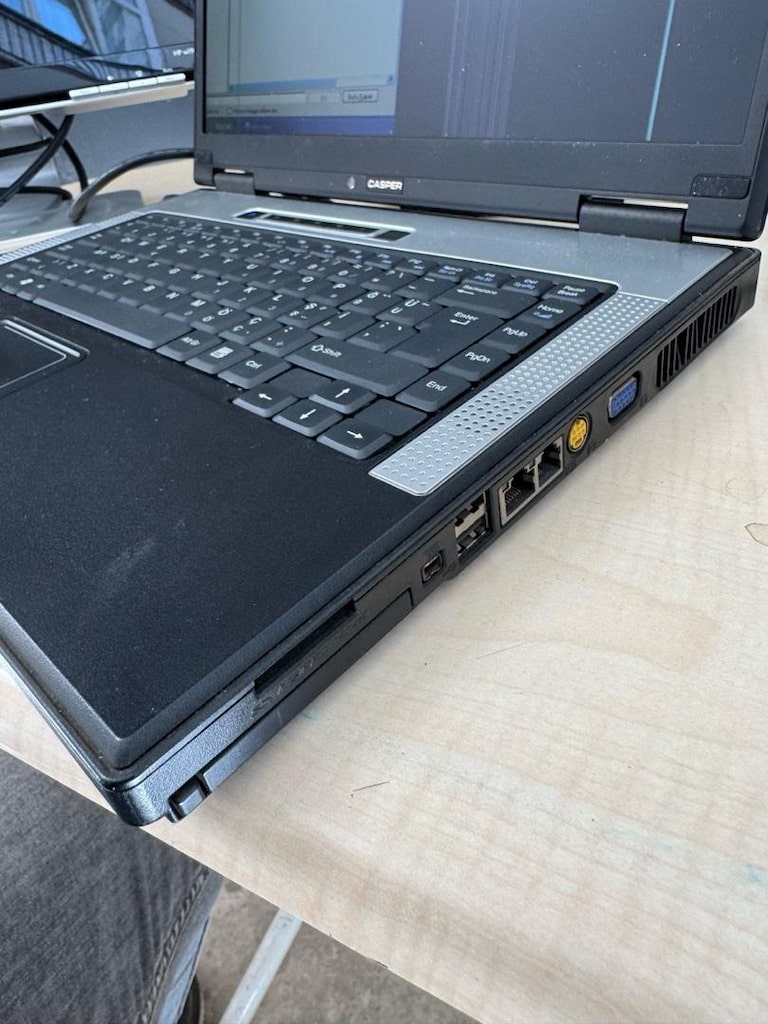 Casper Laptop + Şarj Aleti (15.4 inç / Yedek Parça / Ekran Hasarlı) - 4