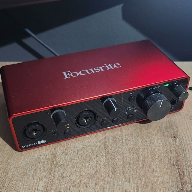 Focusrite Scarlett 2i2 - Ses Kartı