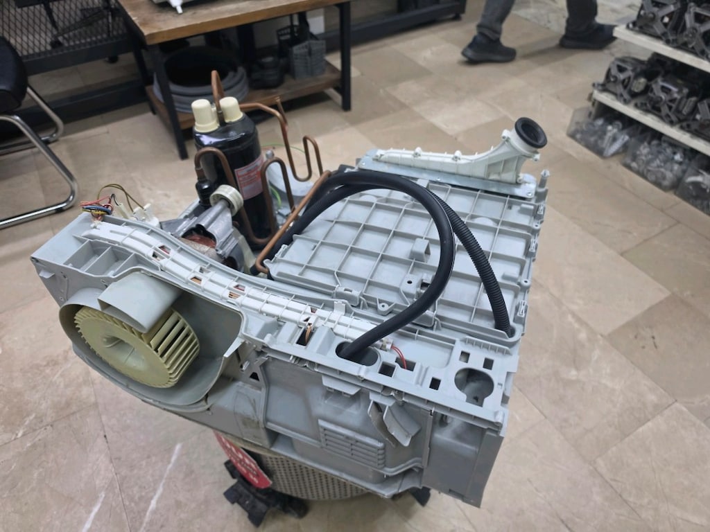 Bosch WTW86260TR Isı Pompalı Kurutma Makinesi Kompresör Blok Orijinal - 4