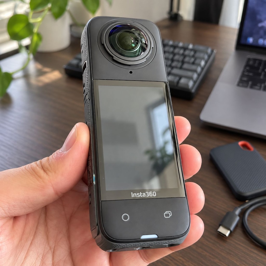 Insta360 X4 Set: Dalış Kabı, 2 Batarya, Hub, 512GB, Çubuk, Çanta - 4