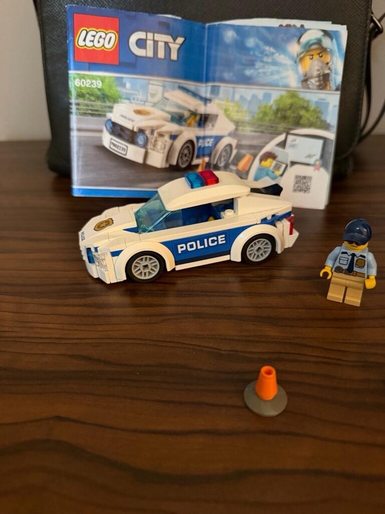 LEGO 60239 Polis Arabası - 5
