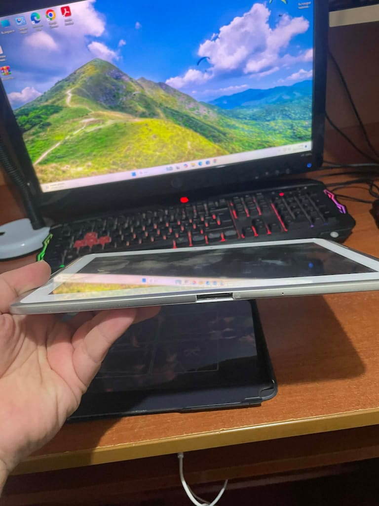 Samsung N8000 10.1" Tablet - 4