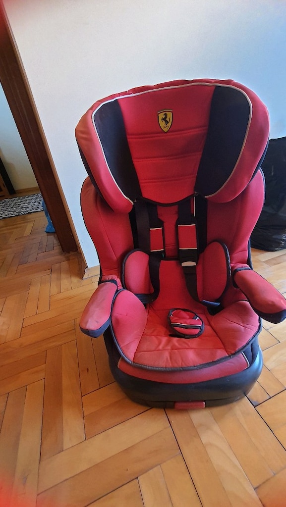 Ferrari marka kırmızı oto koltuğu