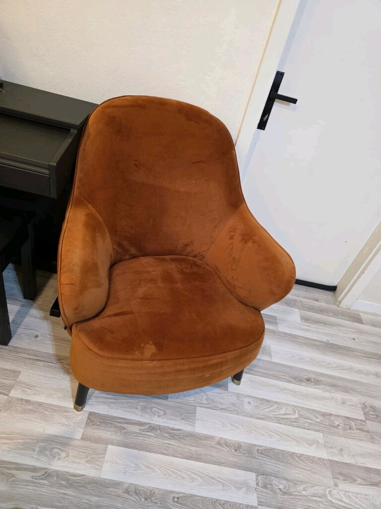 ENZA KOLTUK, TV ÜNİTESİ, YEMEK MASASI - 2
