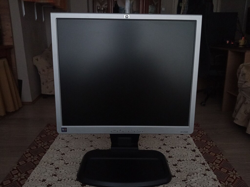 HP 19 İnç 75 Hz Pivot Monitör + Yükseklik / Eğim Ayarlanabilir Stand - 2