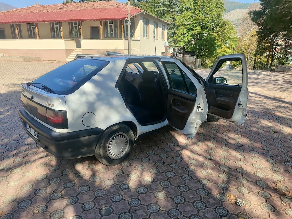 Acil son fiyat 230.000 Renault europa 19 1.4 RN 97 model temiz kacırma - 14