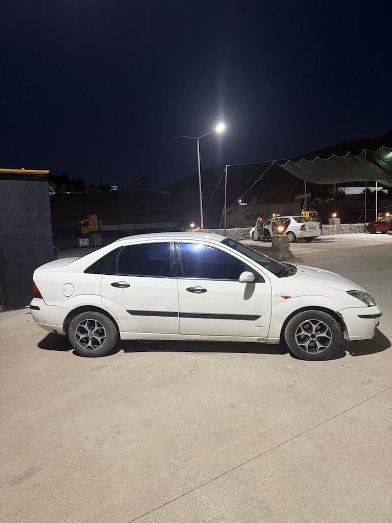 Ford Focus 1.4 - 6