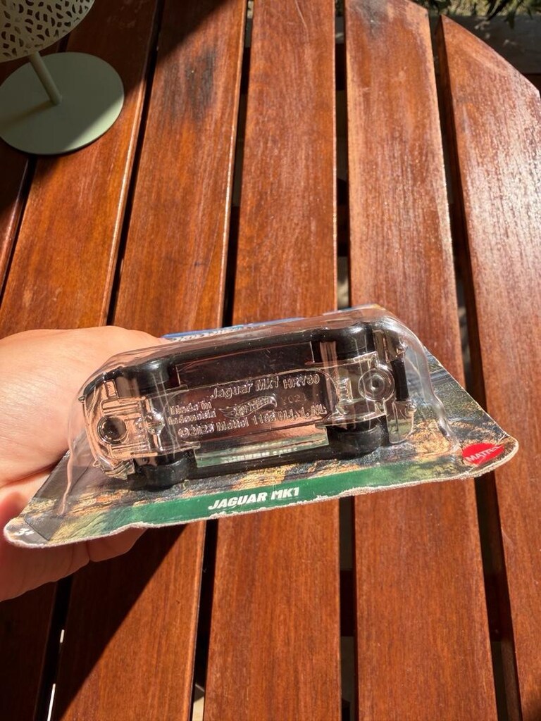 hot wheels silver series jaguar - 3
