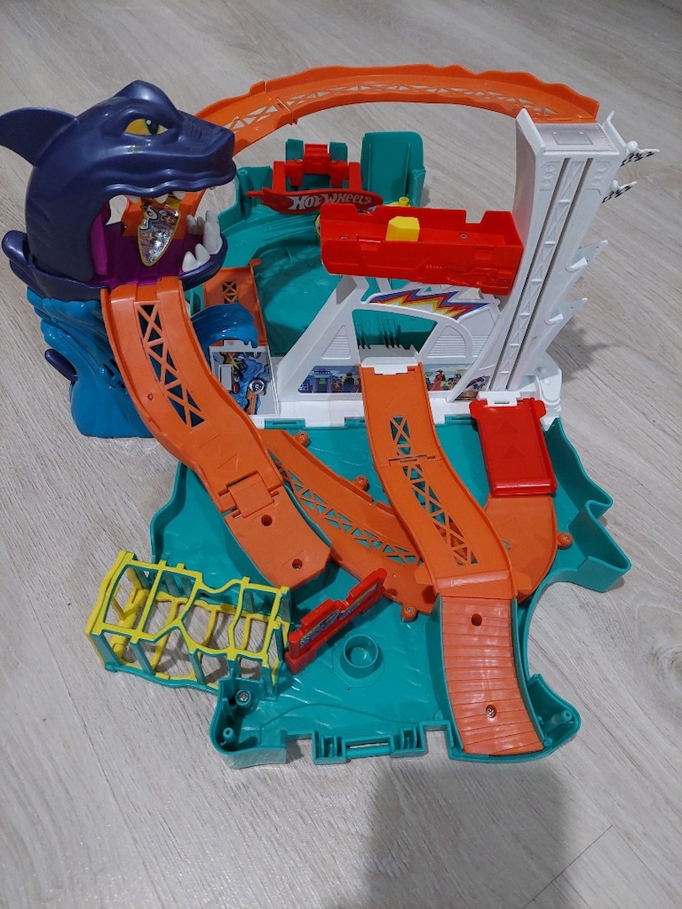 Hot wheels köpek balığı oyuncak seti - 4